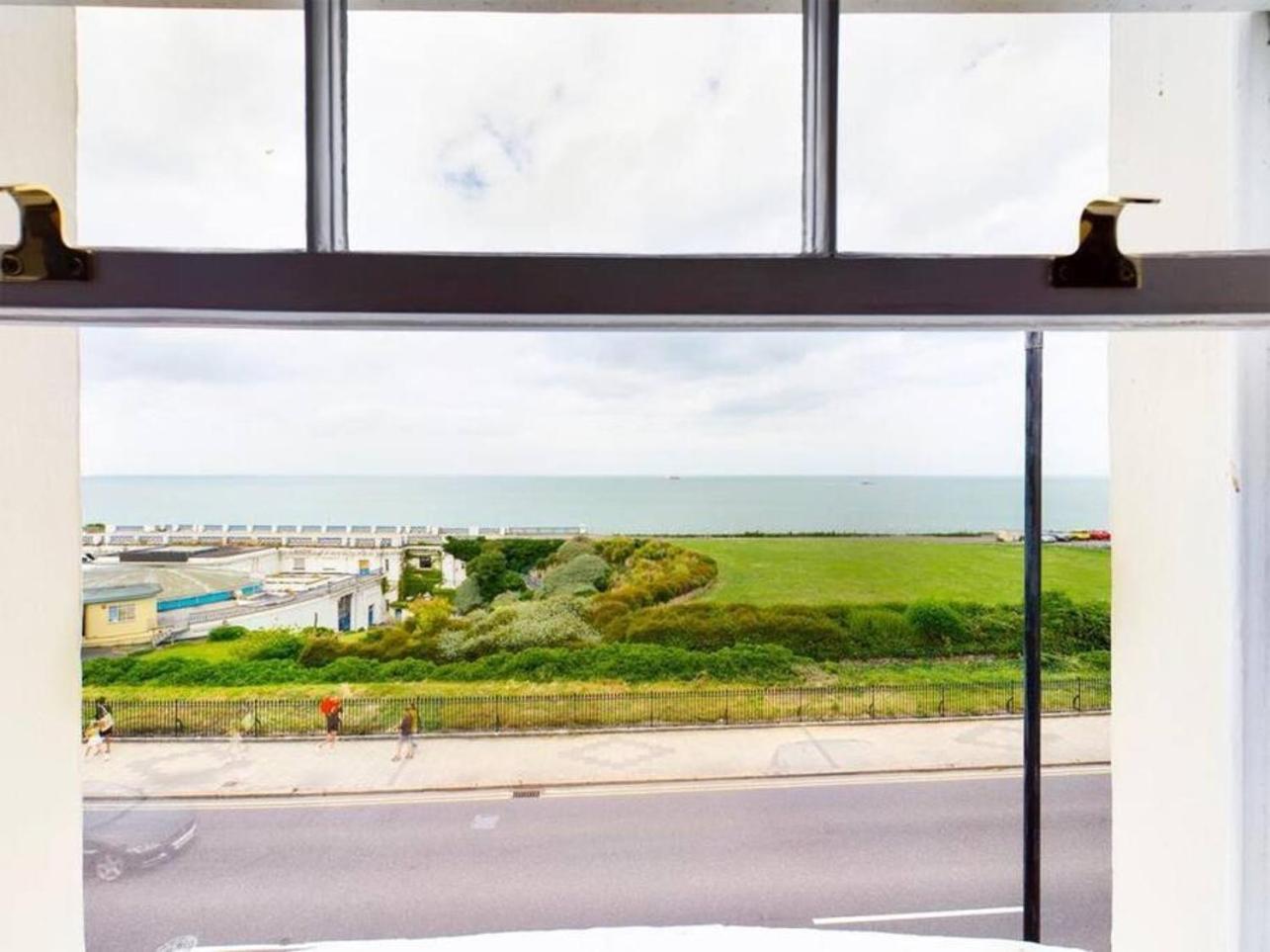 Captain'S Quarters - Stunning Sea Views Lägenhet Margate Exteriör bild
